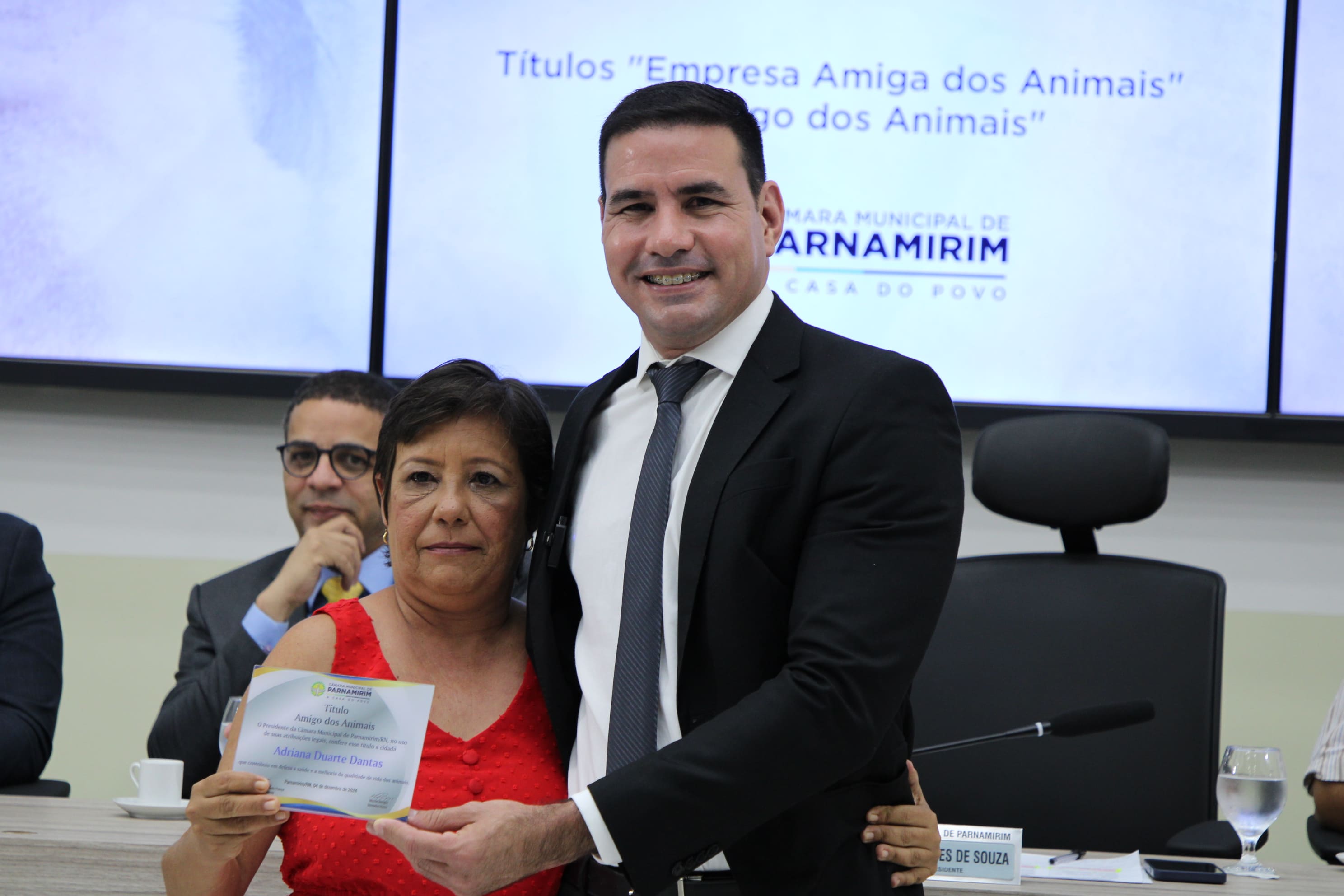 "Empresa Amiga dos Animais" e "Amigo dos Animais" recebem homenagem